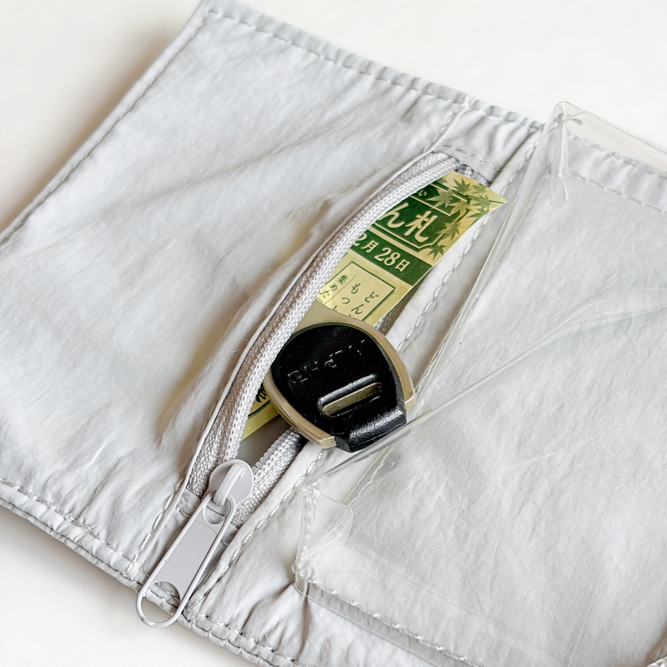 スムーズに支払いできて感動…!3COINSの“小銭がすっきり収納できるミニ財布”手ぶらで持ち歩けて楽ちんです!「軽くて使いやすい」「身軽に行動できます」