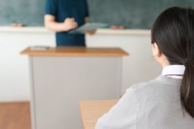 体罰・セクハラは当たり前? <br />社会人男女「学校の恐育現場」回顧録