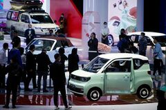マスク氏お墨付き 「鉄系」EV電池が中国を席巻