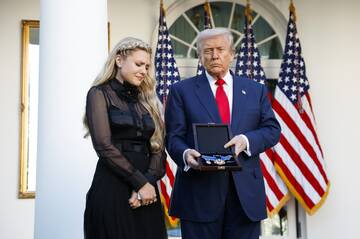 トランプ氏、故カーク氏に大統領自由勲章