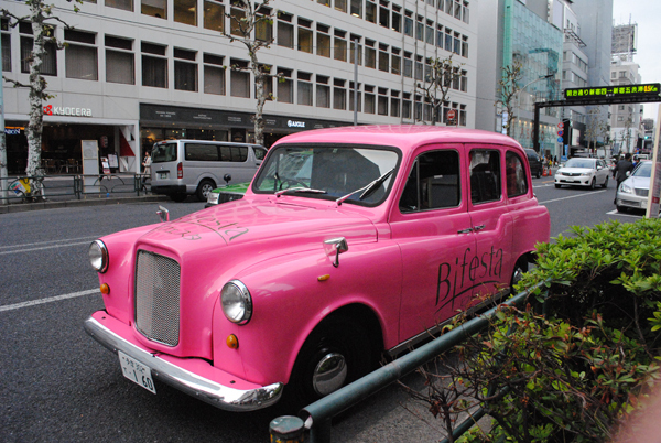 金曜日の夜はシンデレラになれる!?<br />働く女子が劇的変身する「ピンクのタクシー」登場