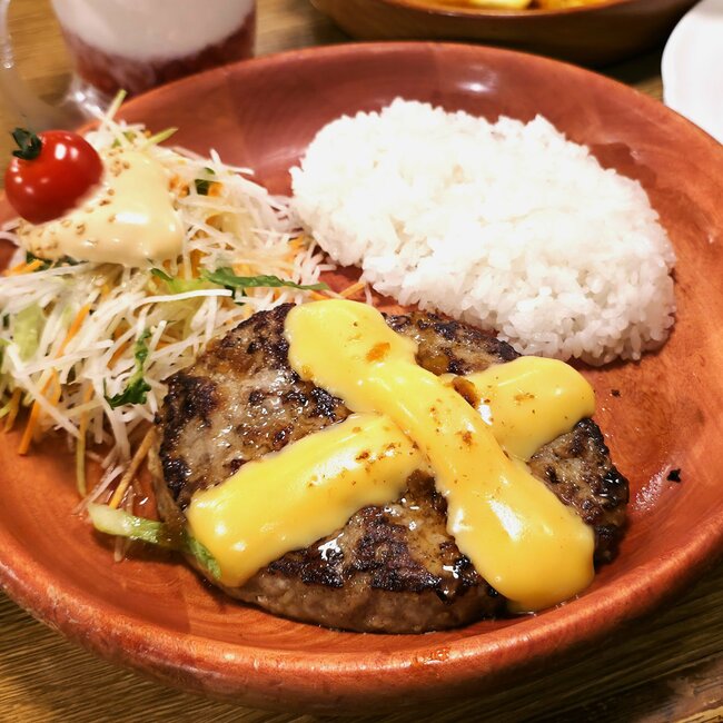 「ほんまお得だよね」びっくりドンキーの“満喫セット”がコスパ凄すぎた!普通に頼むより500円以上もお得になるんです!「お腹いっぱい」「ガチの満喫だった」