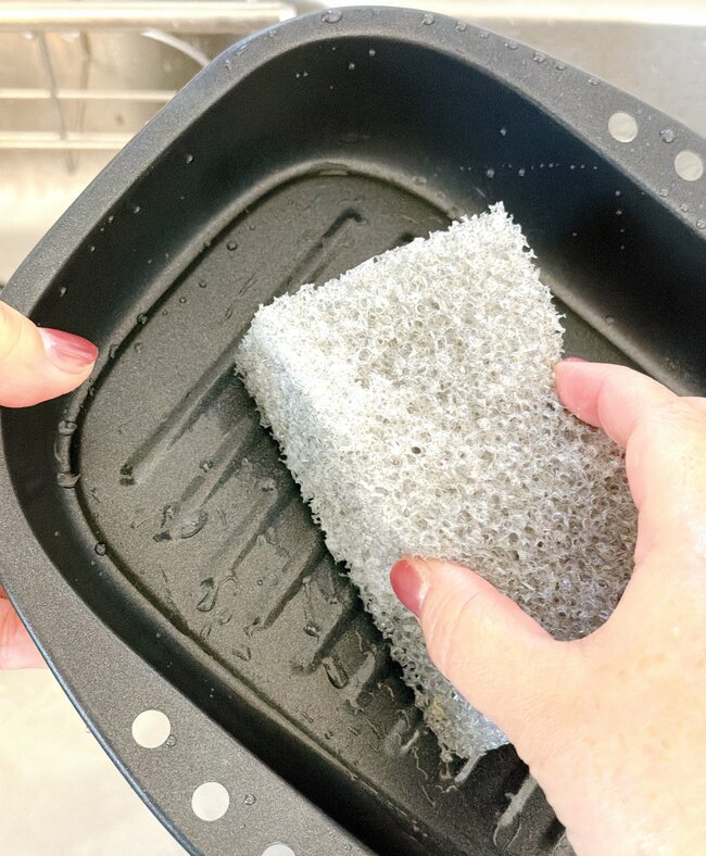 「買って大正解です」「最高に美味しい」カインズの“天才プレート”レンジで魚が焼けて万能すぎる…！「焼き魚の匂いが軽減！」