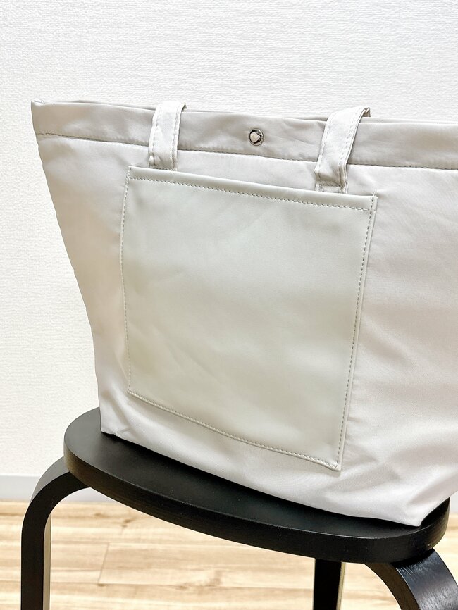 「2個目の購入」「買って大正解でした」3COINSの“大容量トートバッグ”ポケットいっぱいで大助かりです！「全て入るので助かってます」