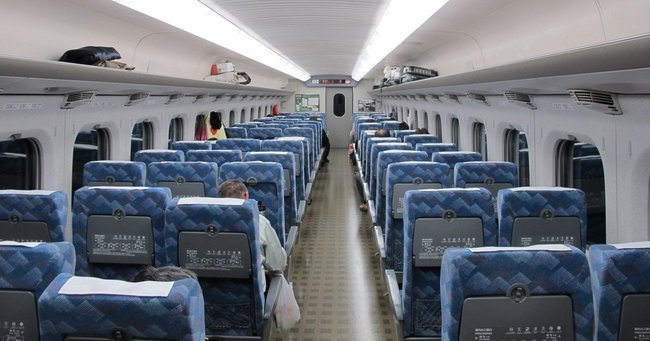 新幹線の座席「2人席＋3人席」の並び方が数学的にも理に適っている理由