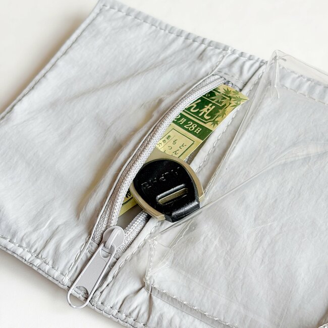 スムーズに支払いできて感動…！3COINSの“小銭がすっきり収納できるミニ財布”手ぶらで持ち歩けて楽ちんです！「軽くて使いやすい」「身軽に行動できます」