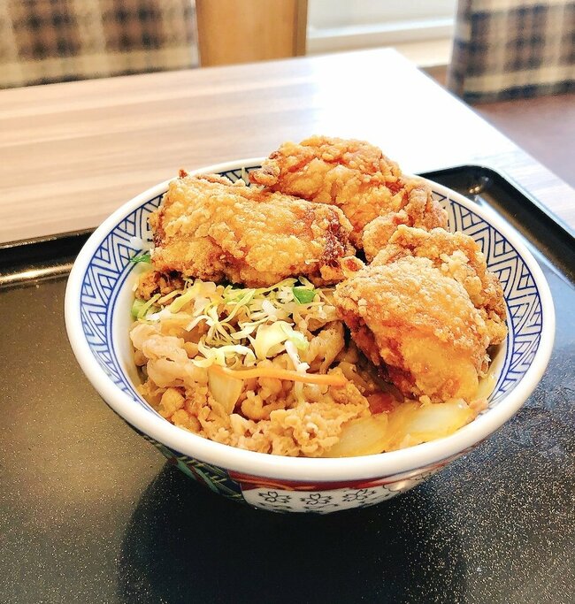もう普通の牛丼に戻れないかも…吉野家の“よくばり丼”ウマすぎて白米が止まらないよ！「激烈うまいんだけど」「旨さに戦慄してる」