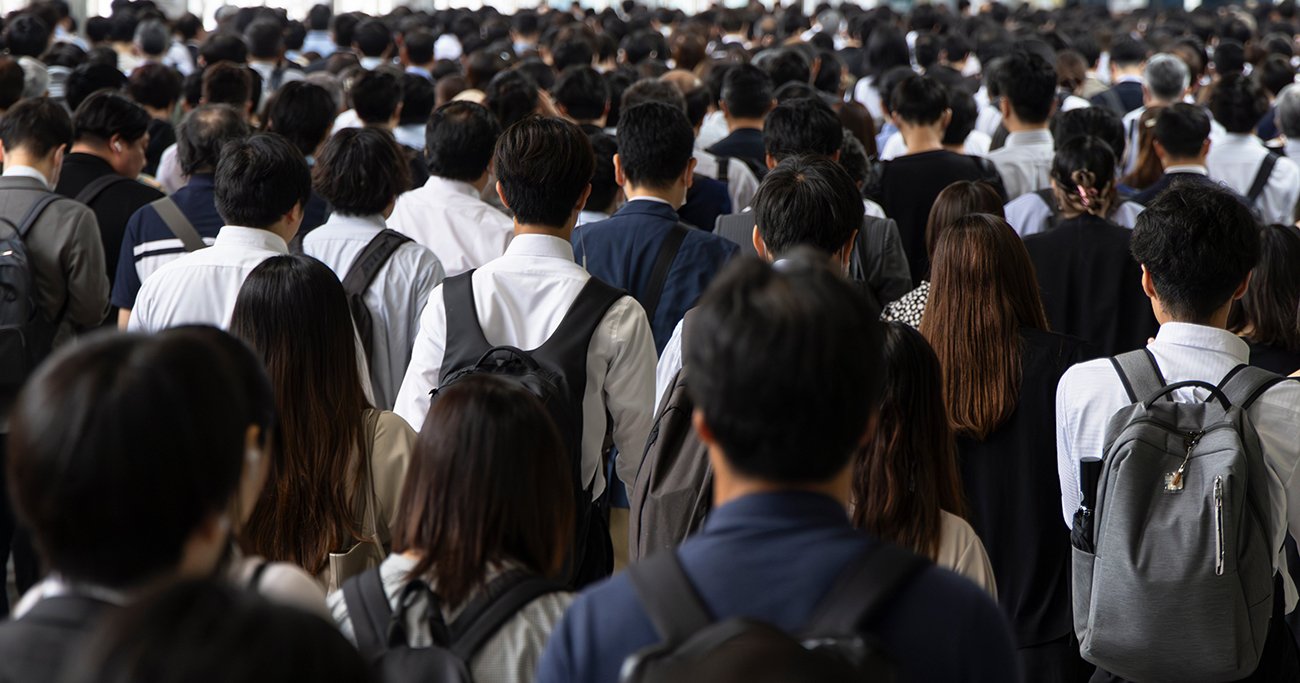 【悲惨】職場で「大量採用された人」に待ち受ける「暗すぎる末路」の正体<最短出世中・現役メガバンカーが教える>