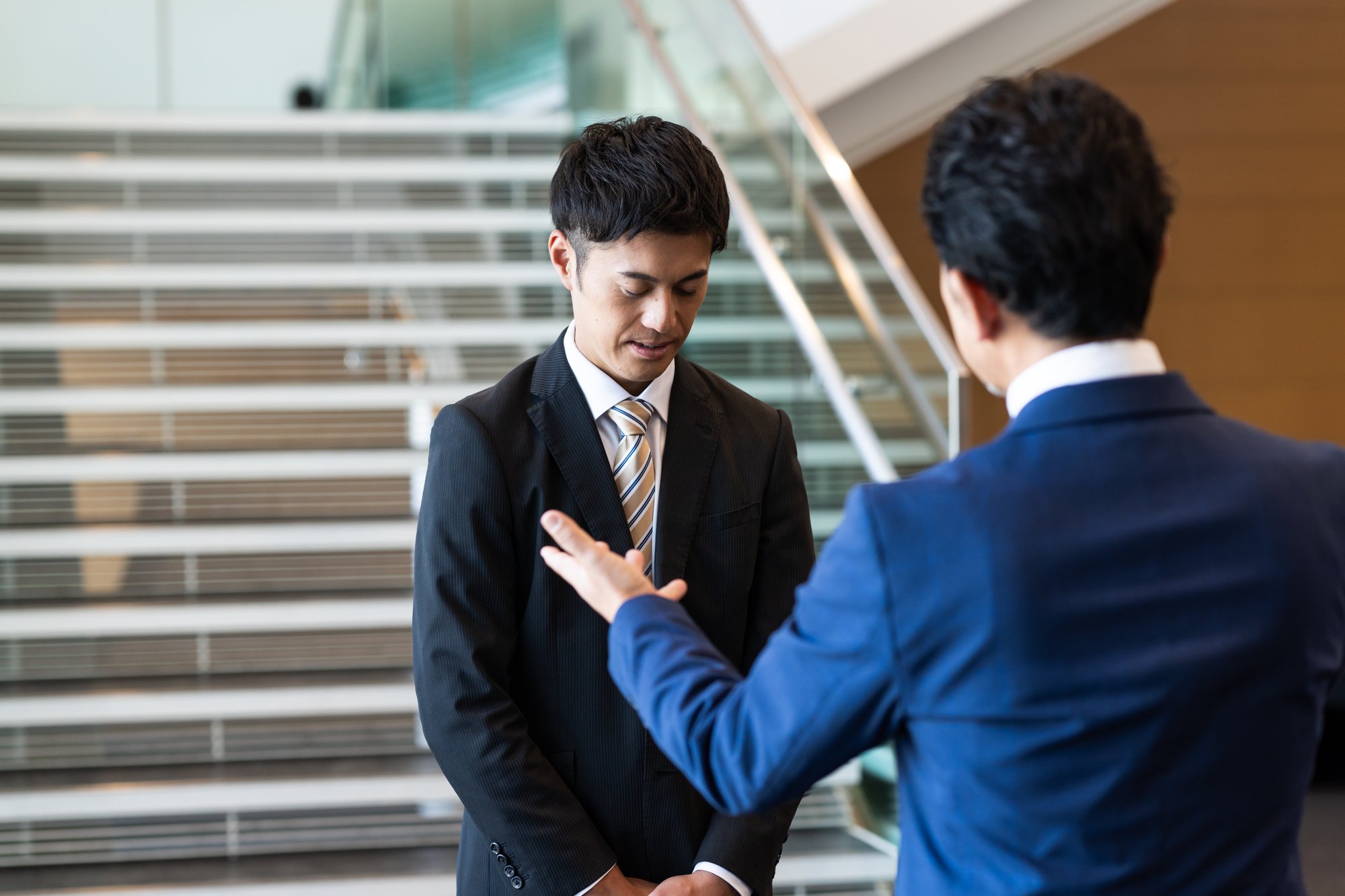 「自分は被害者」「上司が間違ってる！」反抗的な部下、北風と太陽のどっちで対応すべき？