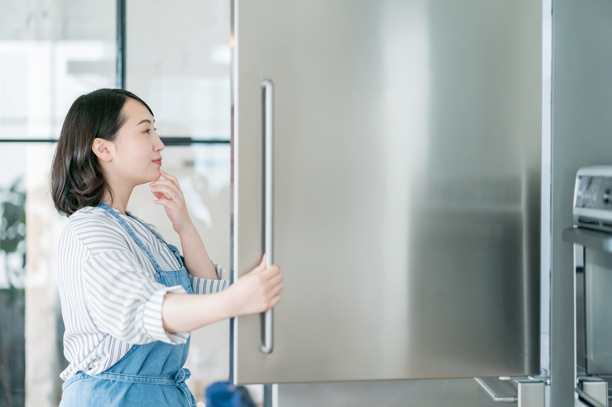 冷蔵庫を見れば即バレ！「お金が貯まらない人」がため込んでいる食品とは？