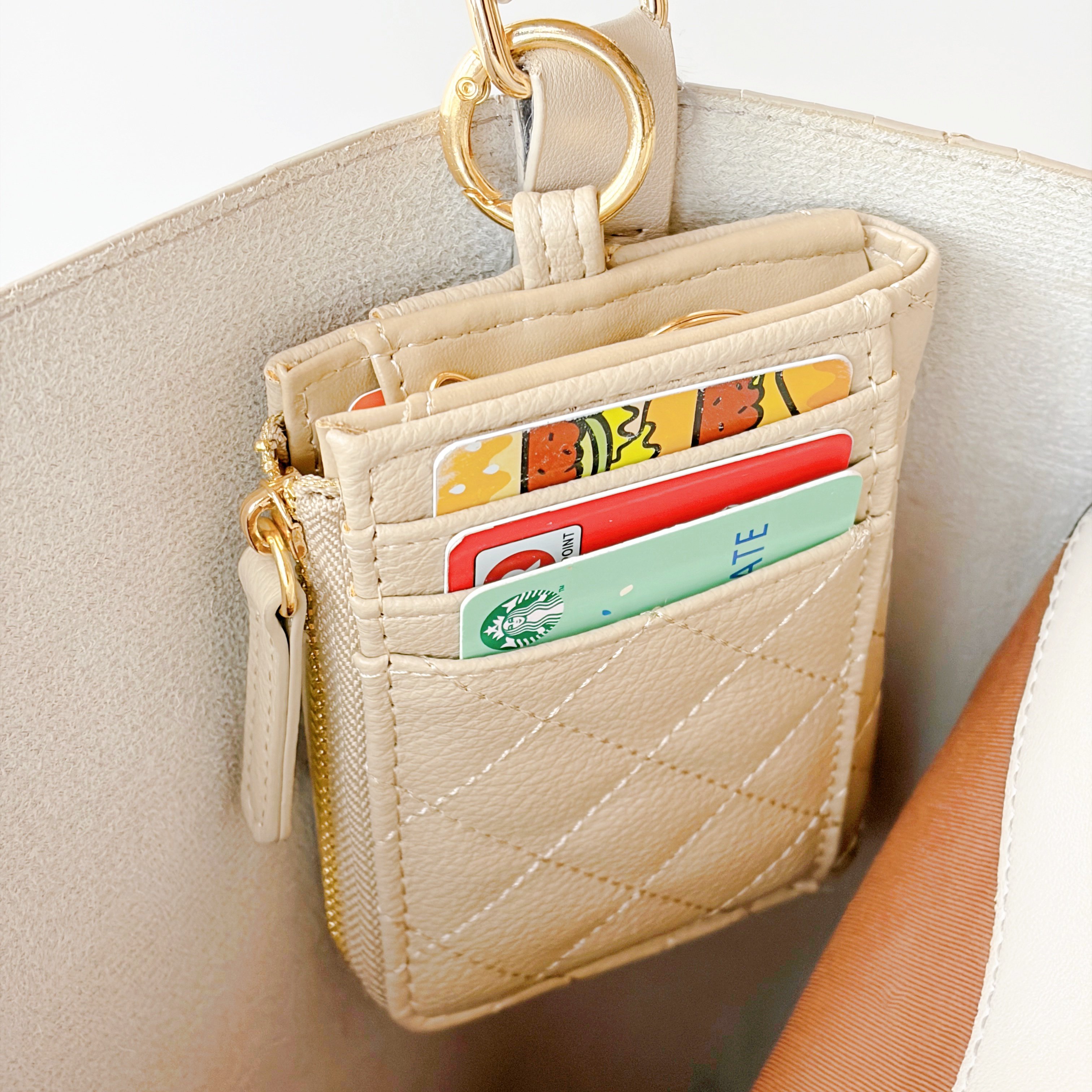 「ミニ財布に最高です!」3COINSの“高見えケース”お金やカード、鍵をまとめて収納できて天才!「身軽になれる」「値段以上のクオリティ」