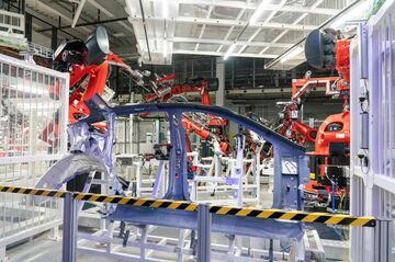 テスラ失墜の内幕　マスク氏は再び巻き返せるか