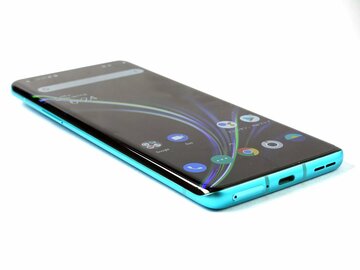 高性能と高級感を両立した「OnePlus 8 Pro」、気になる赤外線カメラをテスト