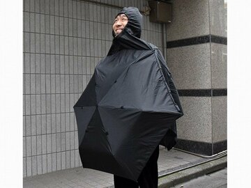 見た目はアレだが雨耐性アップ！ ポンチョに変身する折りたたみ傘