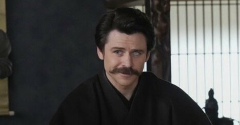 「箸はあえて下手に持つけど…」朝ドラ・夫役演じるトミー・バストウが今もできない日本の“習慣”