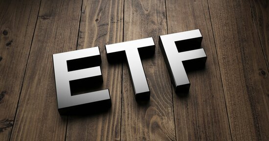 投資信託とETF、資産運用なら結局、どちらを選ぶべきか？