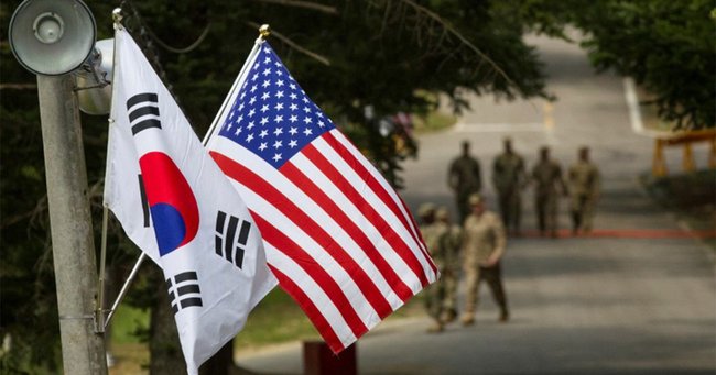 韓国と米国の旗