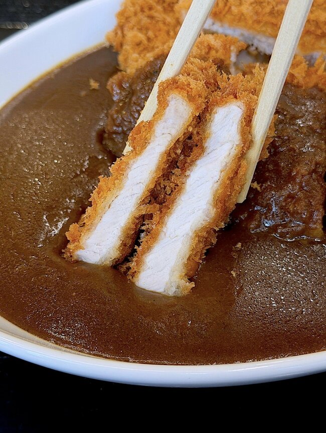 「想像の3倍でかいのきた!」かつやの“ボリューム満点メニュー”食べ応えバツグンで大満足!「超腹いっぱい」「カツが多すぎる」