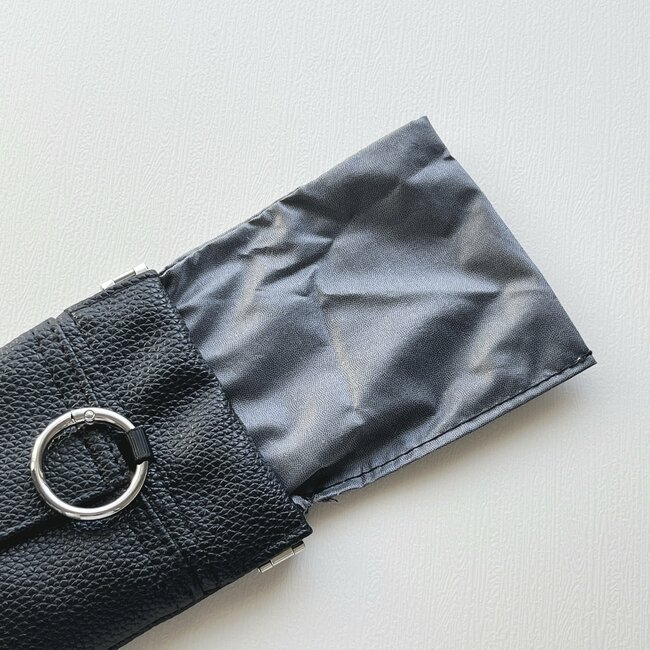 「即買いでした!」「なんて理想的」3COINSの“ゴミ箱にもなるティッシュポーチ”ありそうでなかった名品です!「花粉の季節に大活躍」