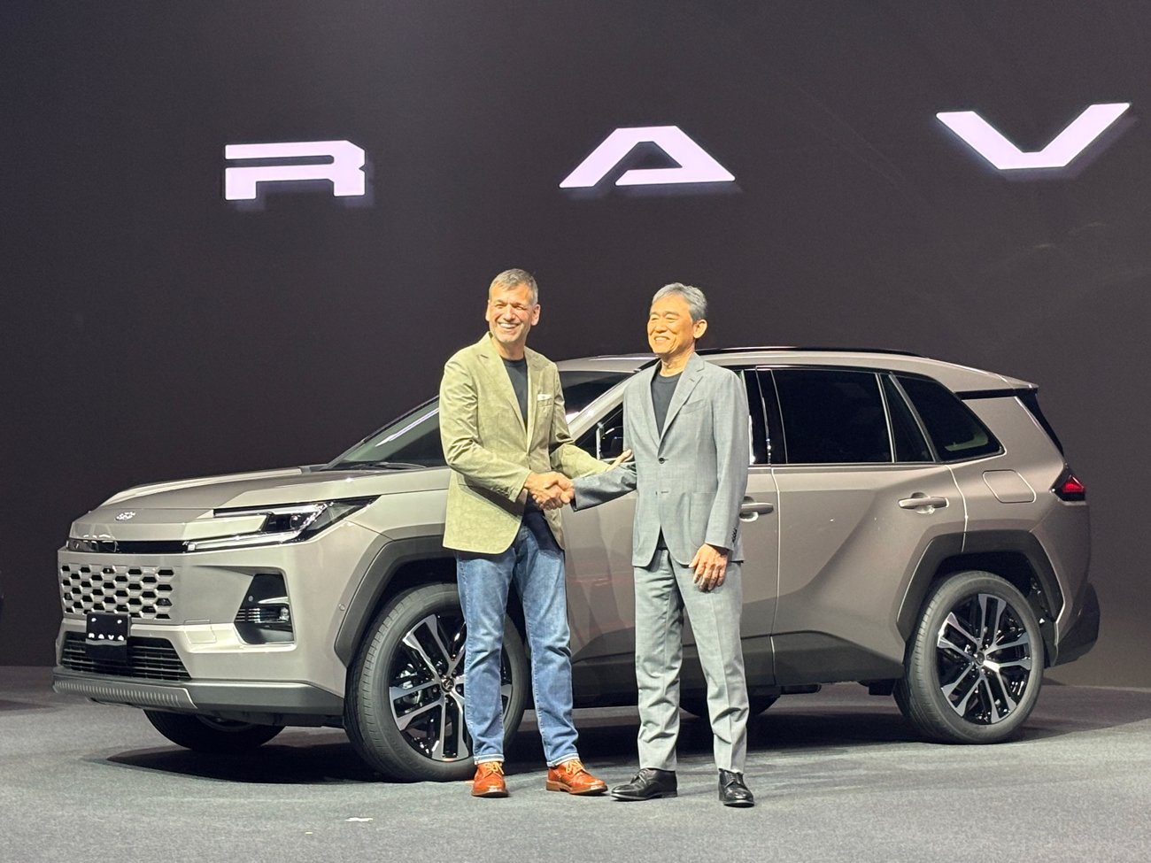 新型「RAV4」ワールドプレミアの様子