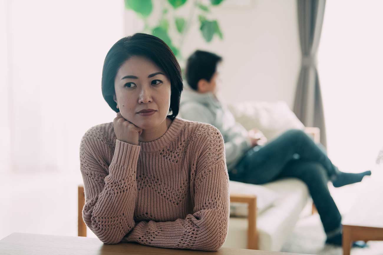 離婚がちらつく熟年夫婦イメージ