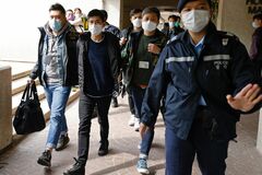 バイデン氏の対中強硬姿勢に試練、香港民主派逮捕