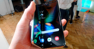 「折りたたみスマホ」はまだ買いじゃない!ブーム到来が見えないワケ