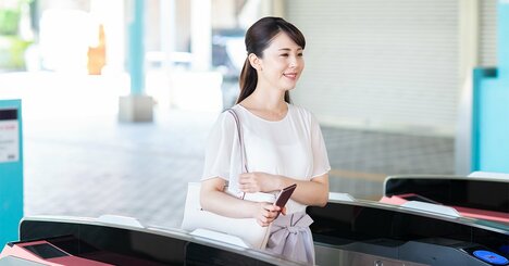 電車の改札で反対側の人と鉢合わせ→先に通らせてもらった後「感じのいい人」は何と言う？