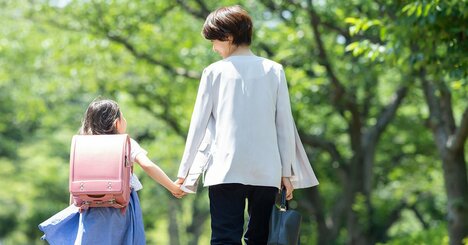 「普通の小学校に通わせるなんて親の見栄だ」と切り捨てられた母の選択が、娘の人生を変えた理由