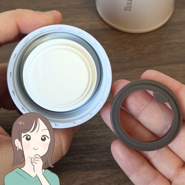 「可愛すぎて我慢できなかった」タリーズの“クリスマス限定ボトル”グラデーションとキラキラのラメが美しすぎる！「一目惚れして買った！」「グラデーションが良くて購入」