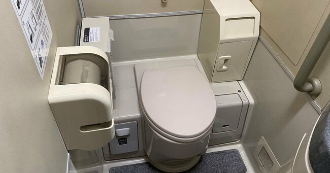 【要注意】新幹線のトイレでスマホや財布を落としたら「一巻の終わり」になりかねないワケ
