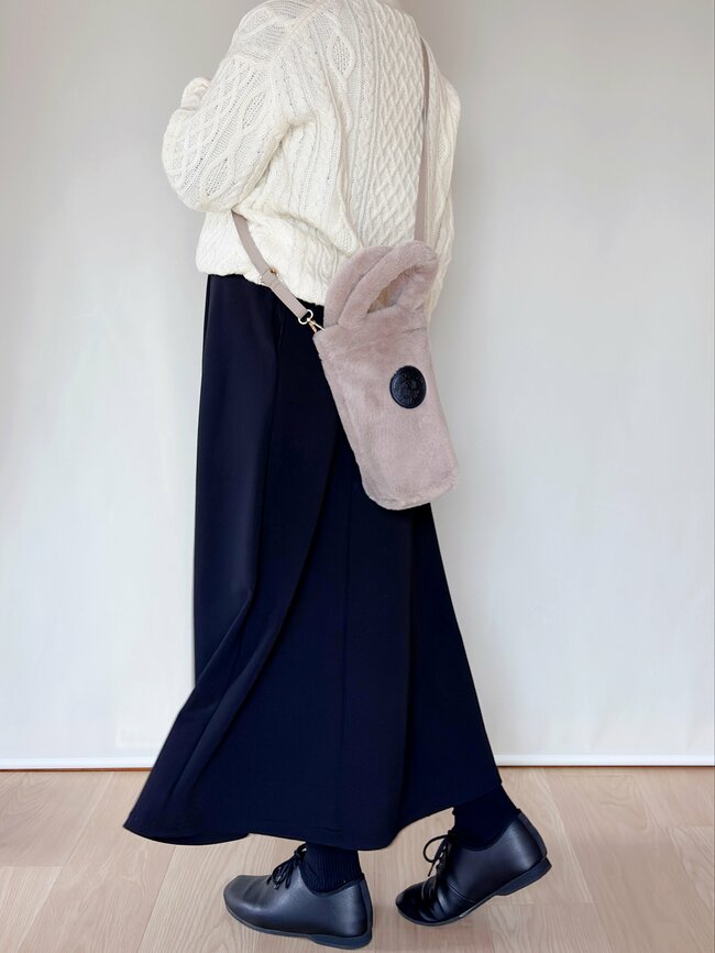 「こんなん見たら買うしかないやろ」スタバの“ボトルみたいなショルダーバッグ”が可愛すぎる…!「2店舗目でGETできました」「街で見かけたら思わず二度見しちゃう」