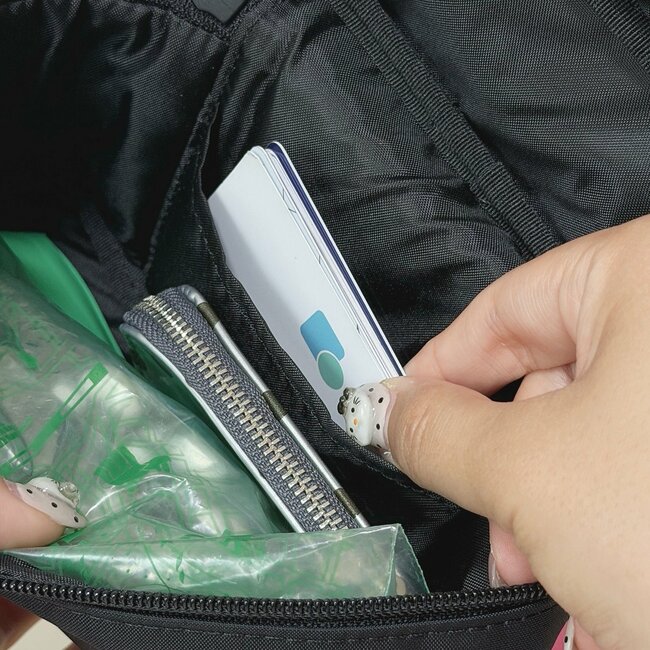 お薬手帳や診察券、処方薬がまるっと入る！無印良品の“かさばりにくいポーチ”が手放せない「収納力が抜群にいい」「立てて収納できる」《購入レビュー》