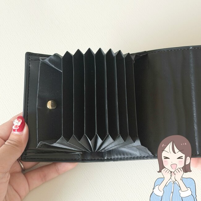 小銭やカードが取り出しやすい！3COINSの「高見えミニ財布」お会計がスムーズになった！《購入レビュー》