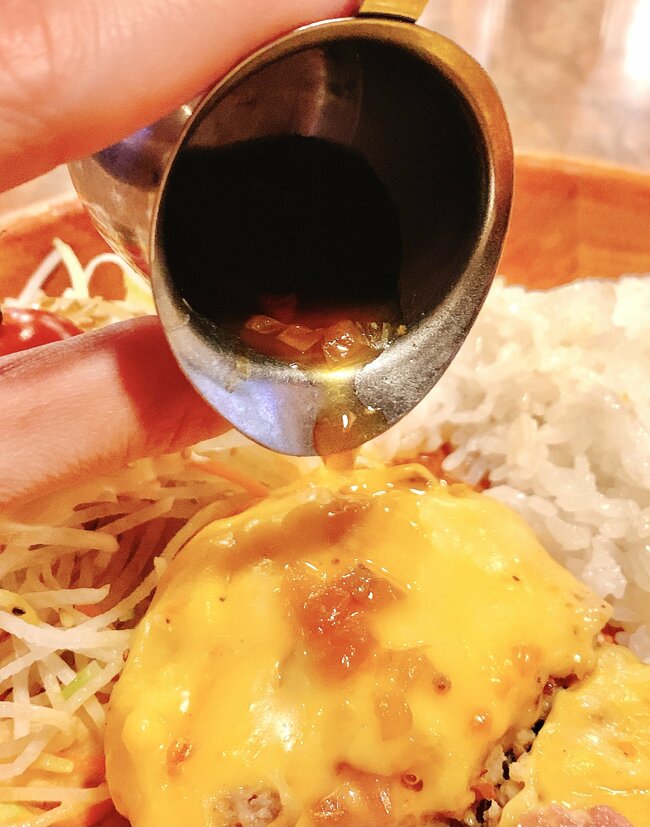 「チーズの量がやばい」「すごいボリューム」びっくりドンキーの“1300kcal超えメニュー”背徳感がスゴすぎる！「ギルティな味でめちゃ美味しかった」