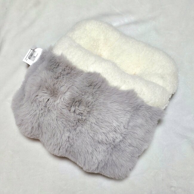 「これ無しで冬は越せない」ニトリの“足を入れられるクッション”モコモコに包みこまれて、とっても暖かい！「あったかいし、ふわふわ」「暖かくてとてもいい」