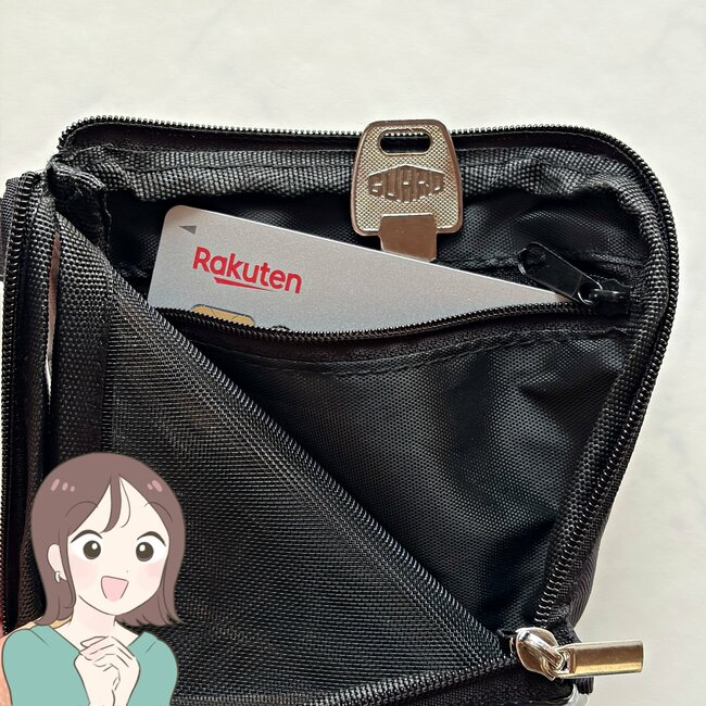 カードや診察券が40枚入った!3COINSの“ぺたんこ財布”ガバッと開くからお会計がスムーズ!「買って正解でした」「かさばらない大きさで使いやすい」《購入レビュー》