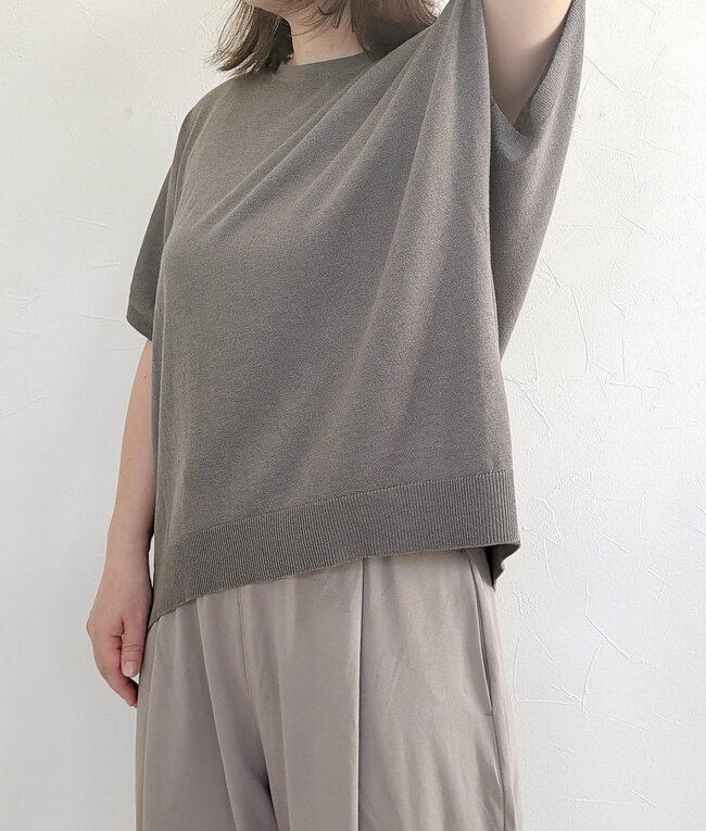 無印良品さん、ありがとう!着るだけで“細見えするアイテム”に感動…!「体型を拾わないので中年にはありがたい」「太っている私ですが着痩せして見えます」《購入レビュー》