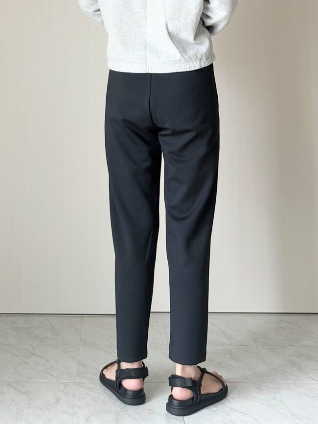 「有名スポーツメーカーのものと見劣りしない」ユニクロの“もちもちスウェット”あまりの気持ちよさに即買いした！「軽くてはき心地が非常に良い」「ここからの季節にヘビロテ」