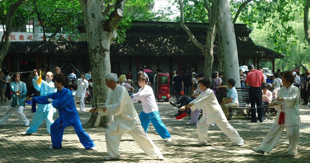 中国の大都市では公園などで太極拳をする高齢者の姿をしばしば見かける
