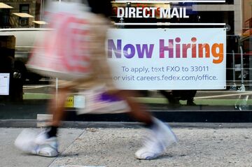 米就業者数、8月は31.5万人増　失業率3.7％に上昇＝雇用統計
