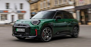 「もしかして意図的？」MINI・新型JCWの今どき珍しい「ジャジャ馬」っぷり【試乗記】