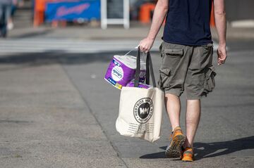 米トイレ紙、また買いだめの兆し　出荷制限も