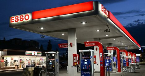 大手石油会社、一段とスリムに　エクソンが大規模レイオフ