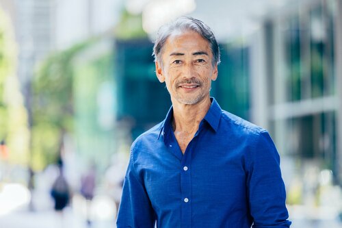 そりゃ老けて見えるわ…現役美容師がおススメしない「白髪の染め方」