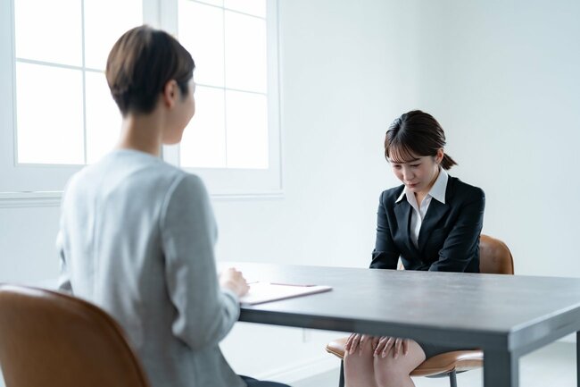 職場の人間関係を部下に相談されたとき、三流上司は「すぐ動く」、二流は「静観する」、では一流は?