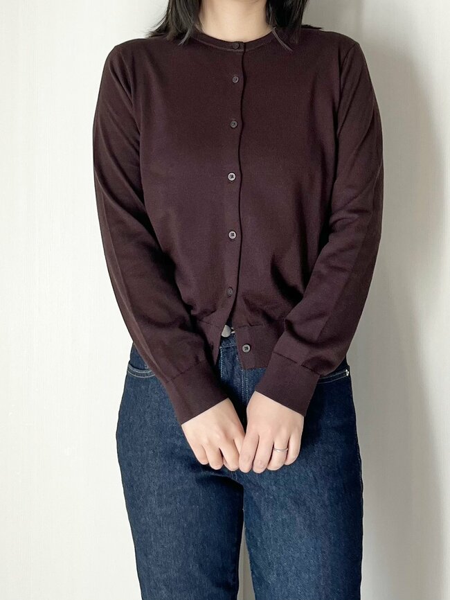 「毎年買っています」「2枚目の購入です」無印良品の“楽ちんカーディガン”着回し力バツグンで何枚も欲しくなる！「オールシーズン使いやすくて助かる」