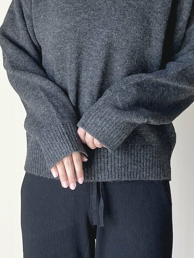 上半身をまるっとカバーしてくれる!GUの“ふんわりニット”ゆるっとしたシルエットが可愛い!「肌触りが気持ち良い!」「別カラーも欲しい」