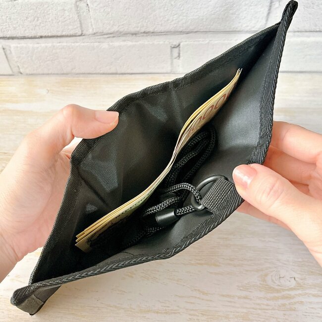 カードや診察券が9枚入った！ダイソーの「首にかけれるミニ財布」お会計がスムーズにできて嬉しい…！