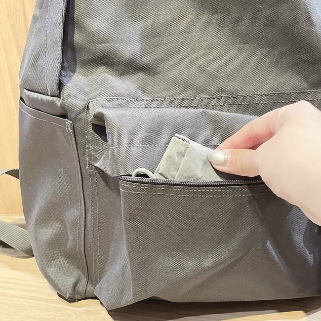 「全色買っちゃいました」無印良品の“かさばらないポーチ”片手でガバッと開いて使いやすい！「家族の分も買いました！」「さっと取り出せて、しまうのも楽」